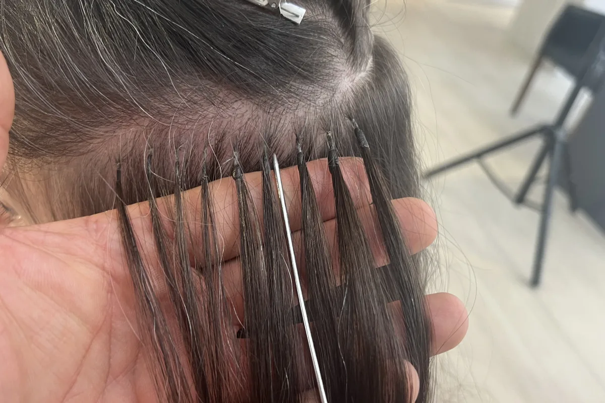 Sıralanmış nanofilament bağlantı noktalarının yakın görünümü